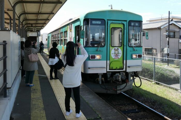 神戸から貸切バスで団体客も到着