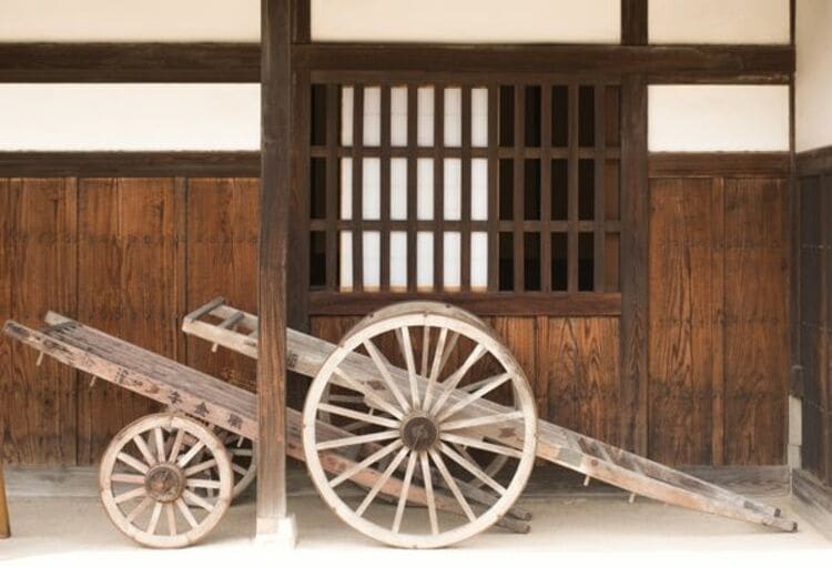 昔の牛車の車輪です。 昔の牛車の車輪です。