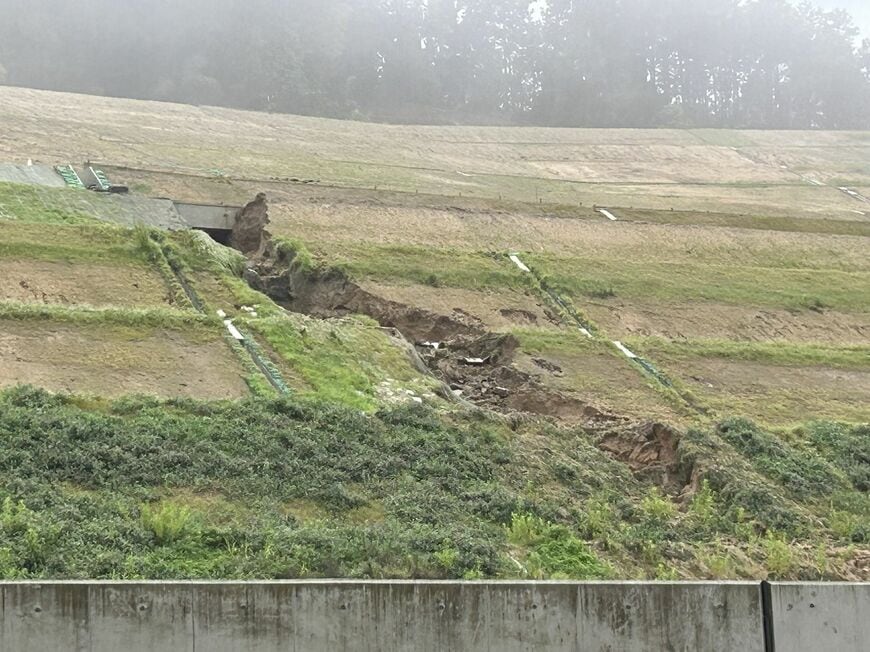 建設造成地では台風の大雨により、4回目の土砂流出が起きた（写真：平群のメガソーラーを考える会の代表世話人、須藤啓二さん撮影）