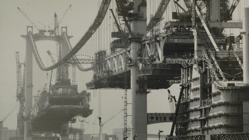 建設中のレインボーブリッジ