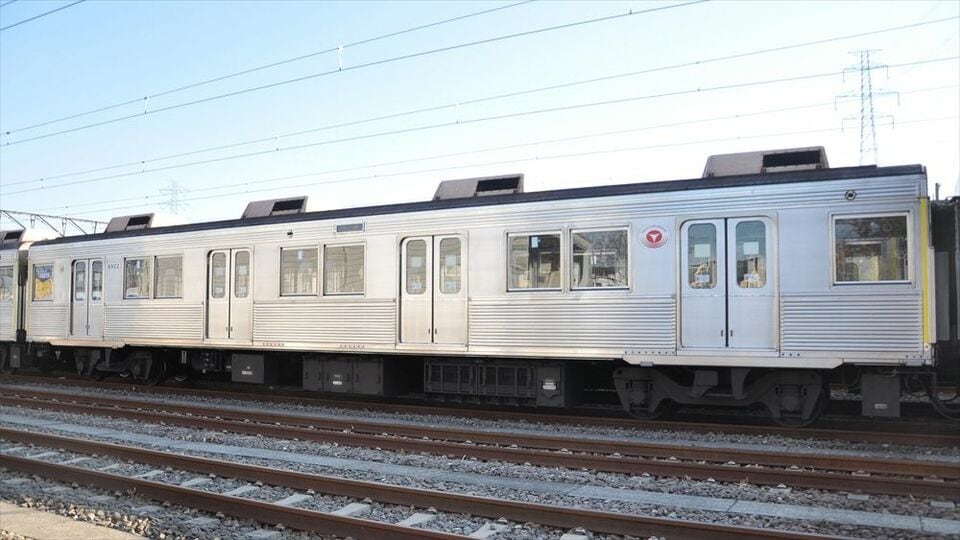 田園都市線の顔､消えゆく｢8500系｣銀色電車 沿線の発展を見守った古参