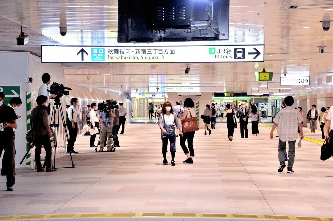 新宿駅東西自由通路