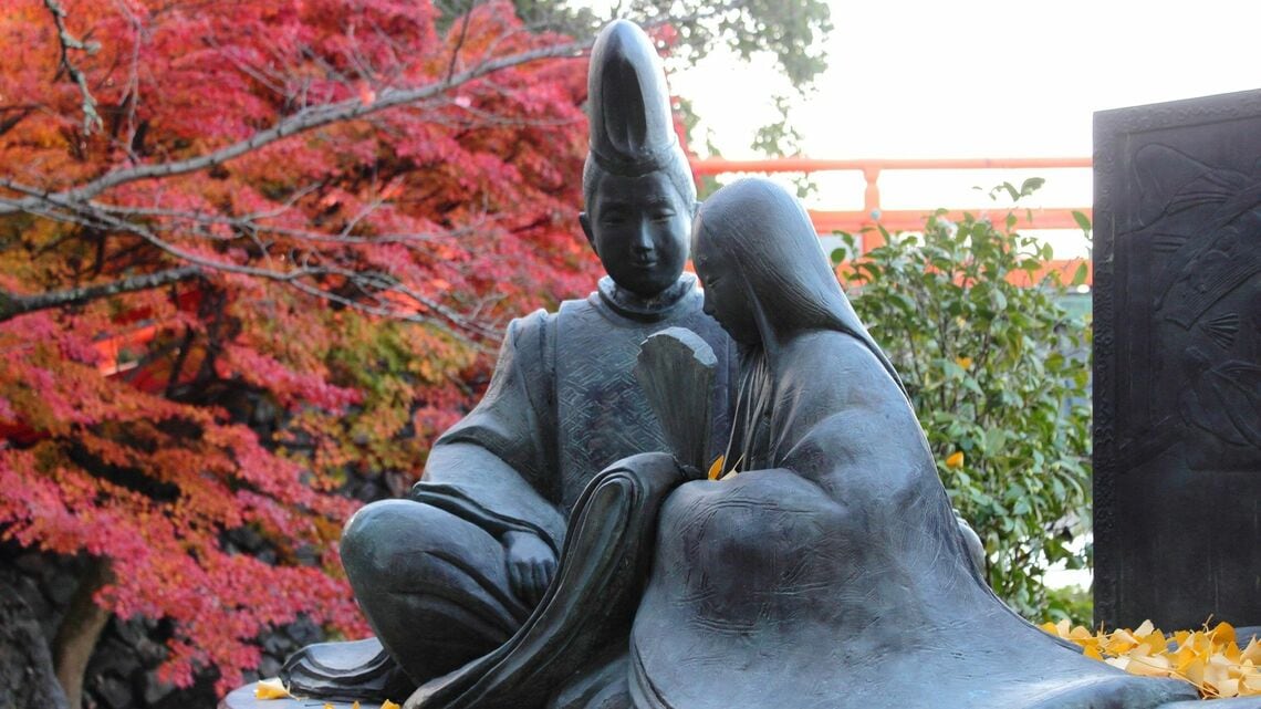 源氏物語宇治十帖のモニュメント