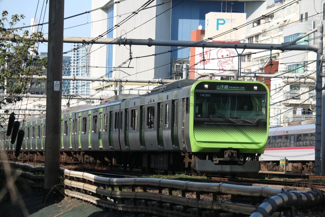 山手線高田馬場駅付近