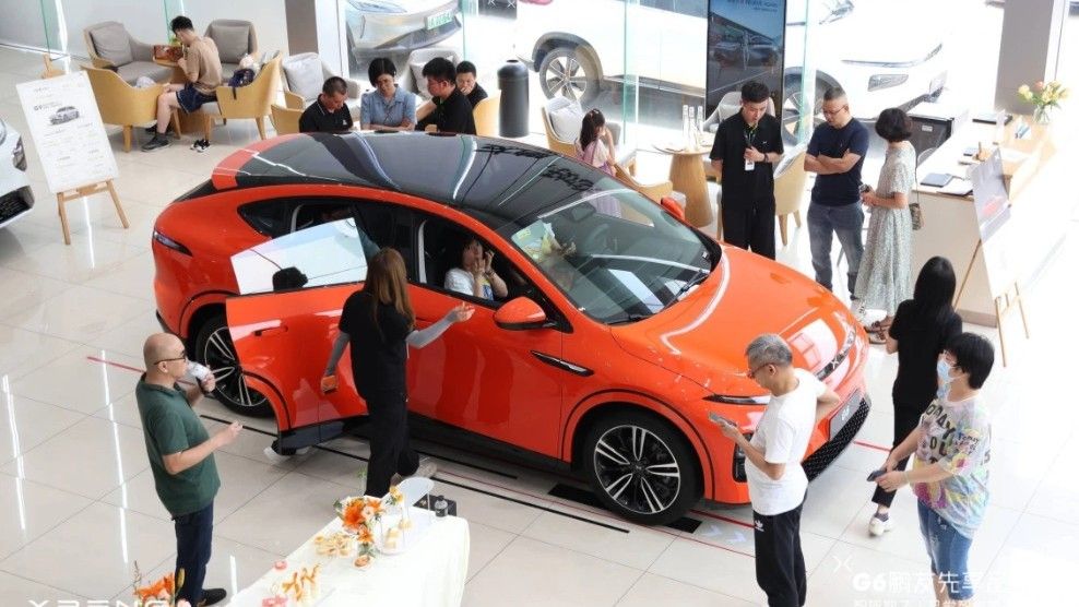 すでに補助金が縮小された地方では、自動車販売店の売り上げが減少している。写真は新興EVメーカーの小鵬汽車のショールーム（同社ウェブサイトより）