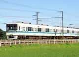 西武鉄道が導入する小田急電鉄の8000形（記者撮影）