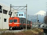 富士山のふもと、岳南電車では1両で運転できるよう改造されて7000形として活躍中（撮影：南正時）