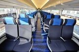京成「スカイライナー」のシートピッチは1050mm。新幹線の普通車より若干広い（撮影：梅谷秀司）