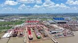 中国の造船会社は大量の受注残を消化するため、生産能力の増強を急いでいる。写真は民営造船大手の象嶼海洋装備の造船所（同社ウェブサイトより）