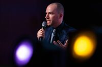 オープンAIの内紛劇､アルトマン氏の敵と味方 ハイテク業界全体の多数のプレーヤーが表舞台に