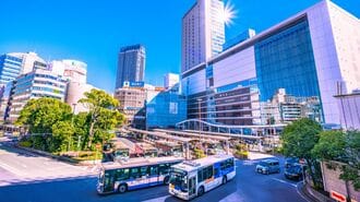 横浜駅前