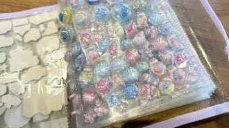 いじめ､陰口､高額取引…過熱するシール交換の闇