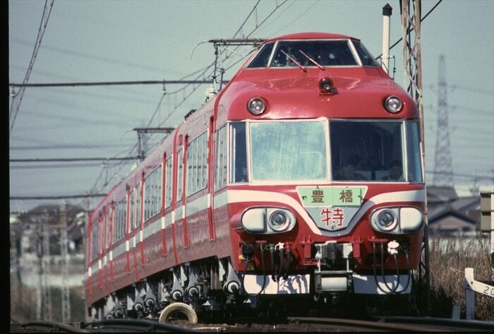 1982年に登場した特急専用の「白帯車」