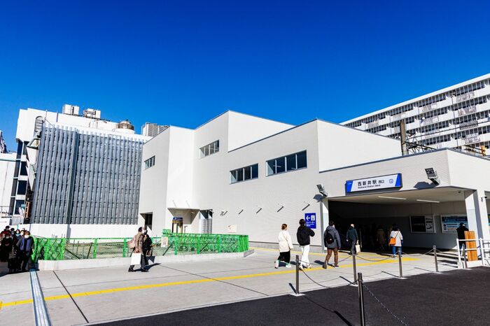 現在リニューアル工事が進む西新井駅。西口の新出入り口は