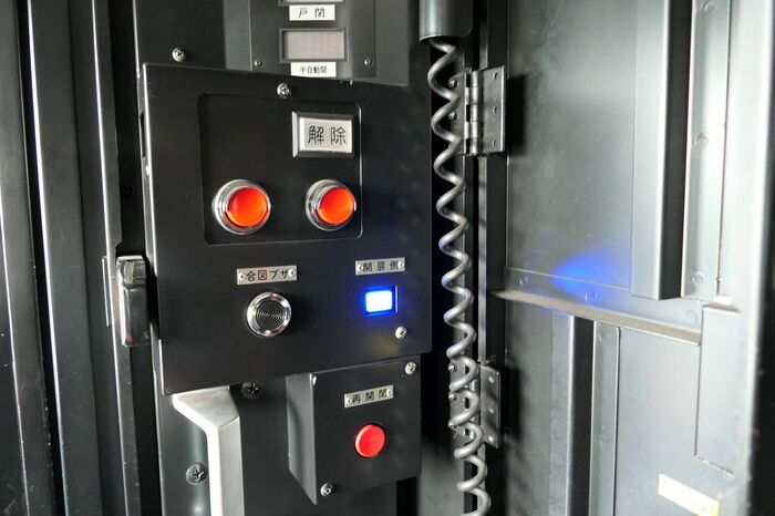 扉の開閉スイッチ