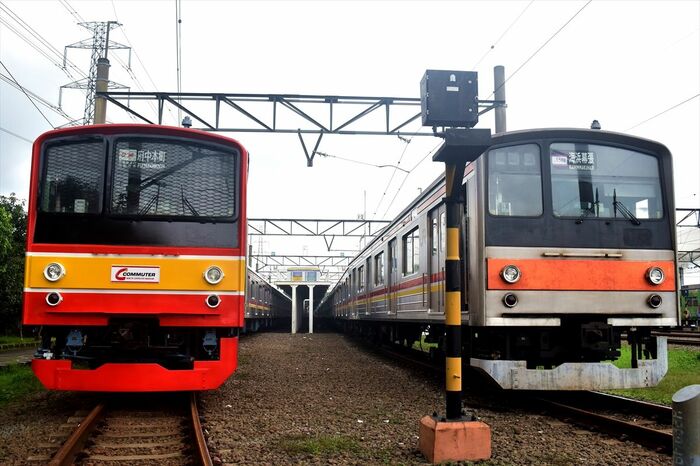 KCIカラーに変更中の武蔵野線205系