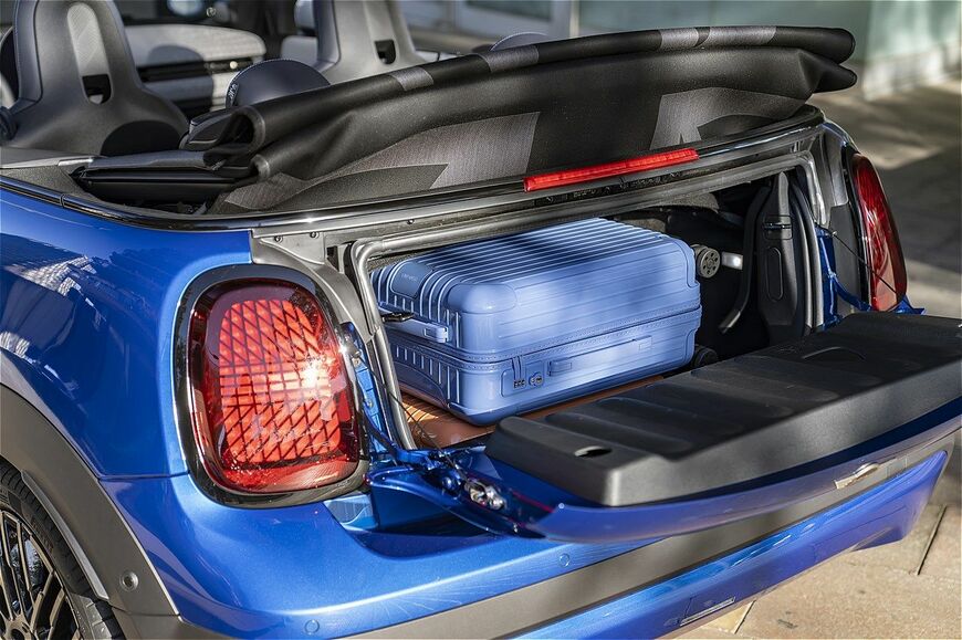 MINI（ミニ）の新型「ミニ・クーパー・コンバーチブルS」（写真：MINI）