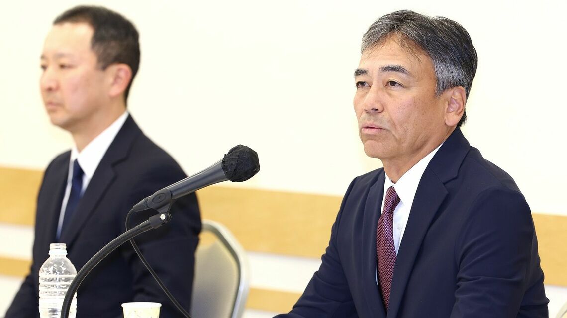 宮田知秀ENEOSホールディングス次期社長（右）と、山口敦治ENEOS次期社長（左）。非日石、製造畑出身のトップが選任された（撮影：尾形文繁）