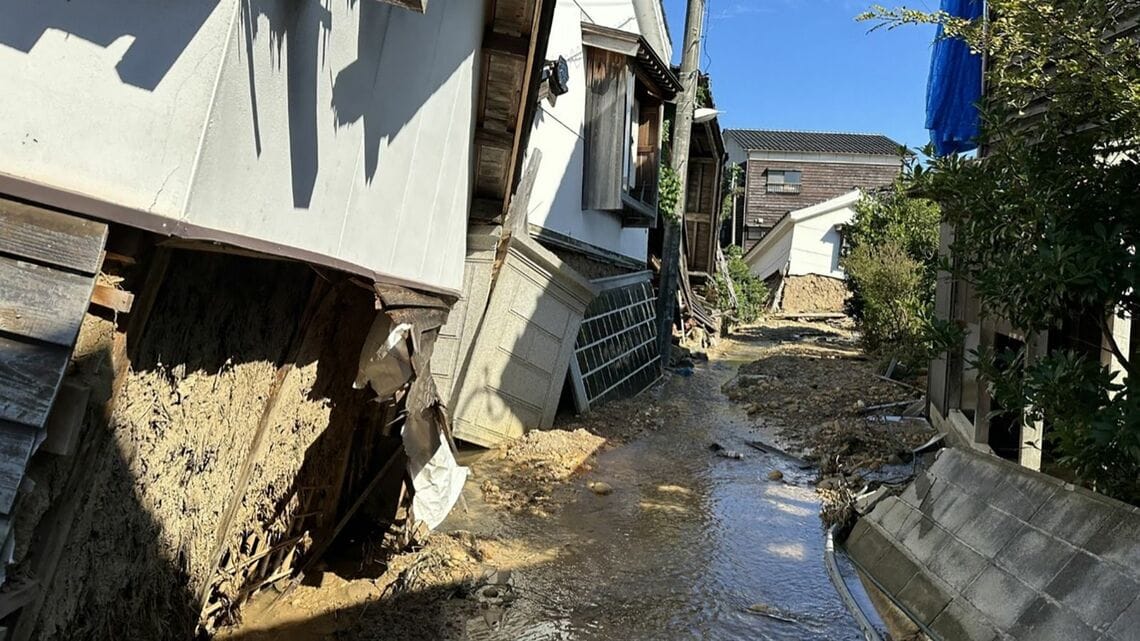 住宅地を流れていく川