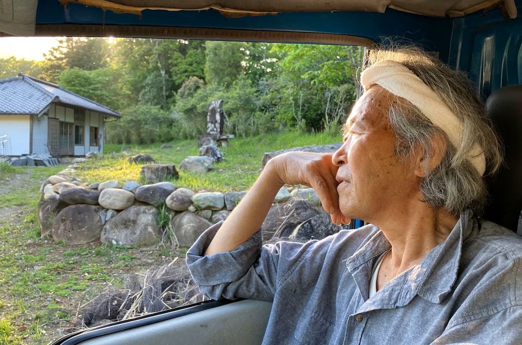 「金があるからといって人間がつくられるわけじゃない」と話す松田省吾さん（2025年5月2日、宮崎県木城町で、弁護士ドットコムニュース撮影）