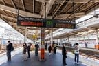 急行も停車する草加駅のホーム。ここで緩急を乗り換える