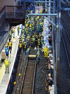 上から見た現場。線路からホームが離れているのがわかる