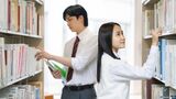 高校生が図書館で調べもの