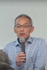 安居長敏（やすい・ながとし）／ドルトン東京学園中等部・高等部校長。大学卒業後、滋賀女子高等学校に赴任し、20年間教鞭をとる。その後、コミュニティFM2局の設立やITオンラインサポート事業を起業。2006年から再び学校現場にもどり学校改革、学校経営に取り組む。校長就任後は「PBL×ICT教育」の新しいスタイルを構築し、学校と企業をつなぐなど、現場で様々な活動をアクティブに実践中。現在は学習者中心のドルトンプランを実践したドルトン東京学園中等部・高等部で校長を務める。『16歳からのライフ・シフト』（東洋経済新報社、編集協力）（画像：未来の先生フォーラム）
