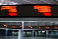 日経平均336円高､金利上昇への警戒感も 電鉄・小売など内需株に買い､５日ぶり反発