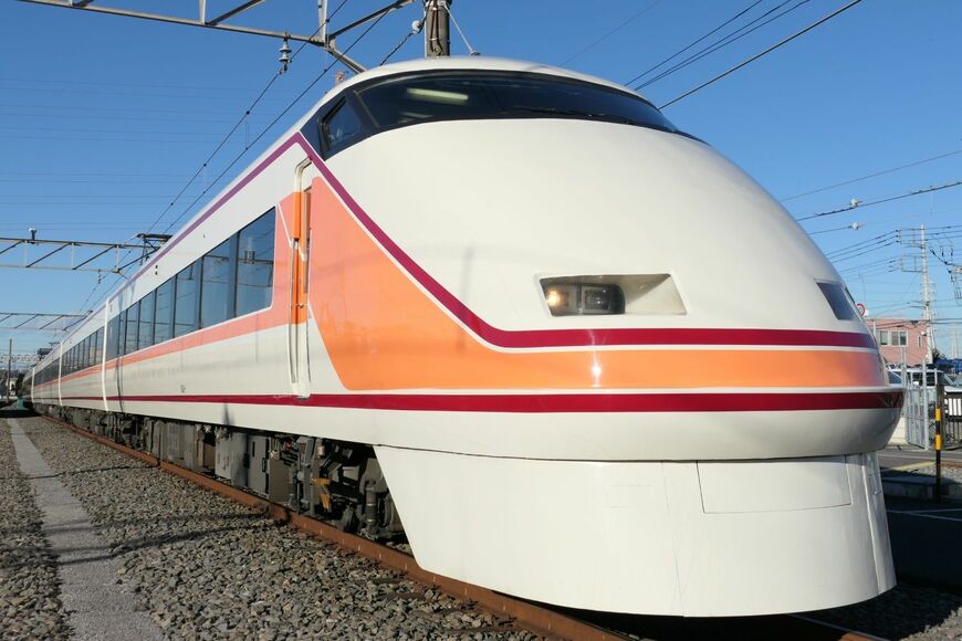 丸みを帯びたボンネット