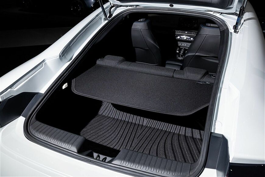 ホンダアクセスが開発した純正アクセサリーを装着したホンダ新型「プレリュード」