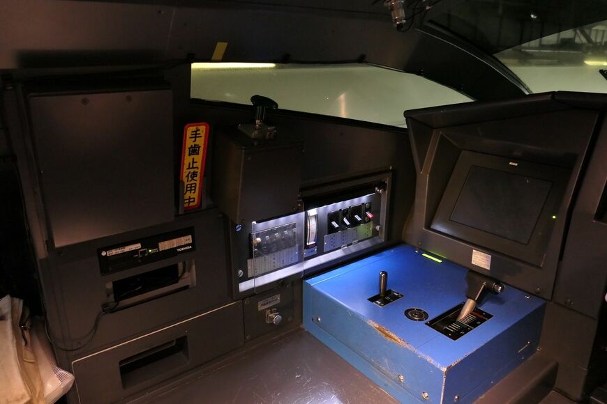 運転席左の側面（記者撮影）