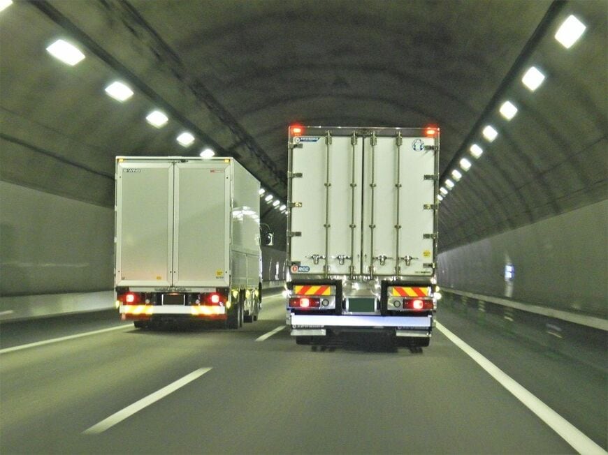 大型車は車体が大きいことから前方の交通状況がわかりづらい（写真：筆者提供）