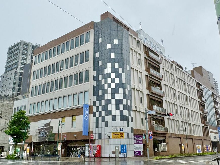 1976年開業の岡崎シビコ。開業時は150を超える専門店が入居したが、現在は4〜6階が閉鎖されている（写真：筆者撮影）