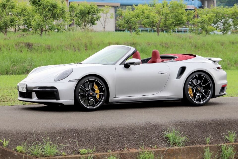 ポルシェ911｢3235万円最上級車｣の凄まじい実力 ターボSカブリオレに見