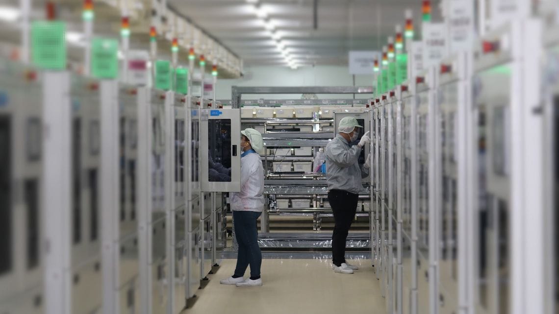 電子部品工場内の様子