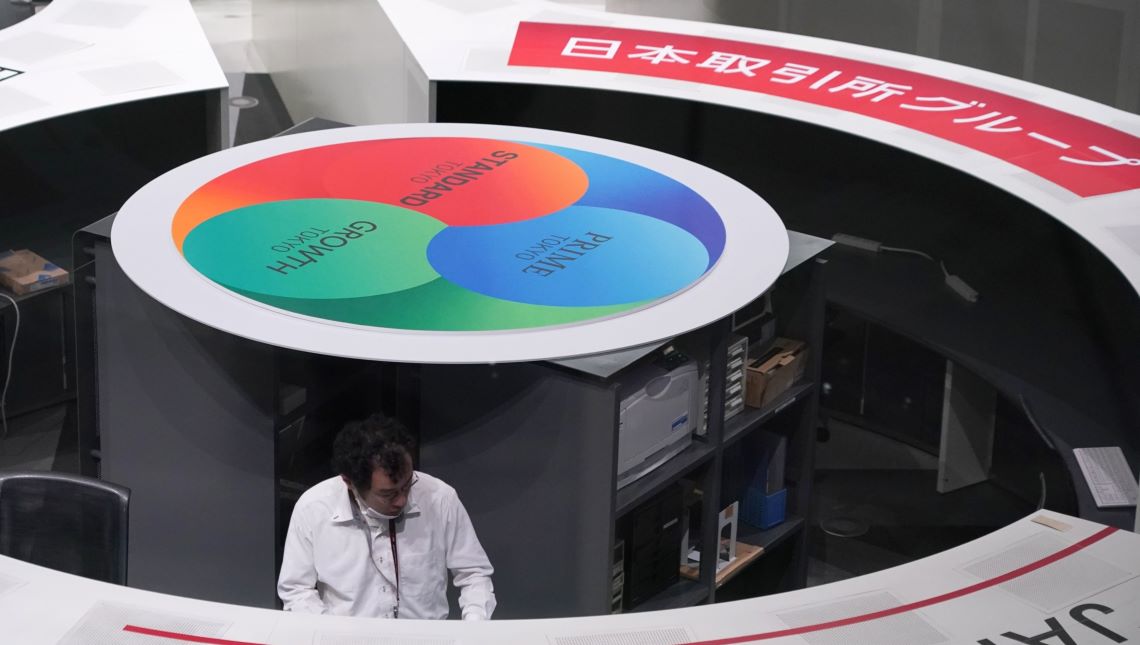 日本株は足踏み状態。だが、実は相場を押し上げる「新たな追い風」が吹いているのかもしれない(写真:ブルームバーグ)