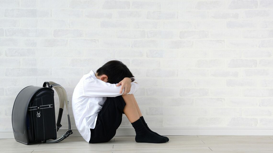 子どもが「学校に行きたくない」と言ったらどのように対応すればよいのでしょうか(写真:タカス/PIXTA)