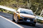 「S-line」は八角形のグリルがマットシルバー