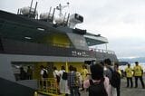 船の外観は黒を基調としたデザイン（記者撮影）