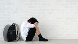 子どもが「学校に行きたくない」と言ったらどのように対応すればよいのでしょうか（写真：タカス／PIXTA）