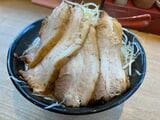 「萬馬軒」のラーメンはボリュームたっぷり（筆者撮影）