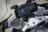10.25インチの横長フルカラーTFTディスプレイを搭載。オプションの「オーディオPRO」は左右に高性能スピーカーを装備する（写真：BMW MOTORRAD）