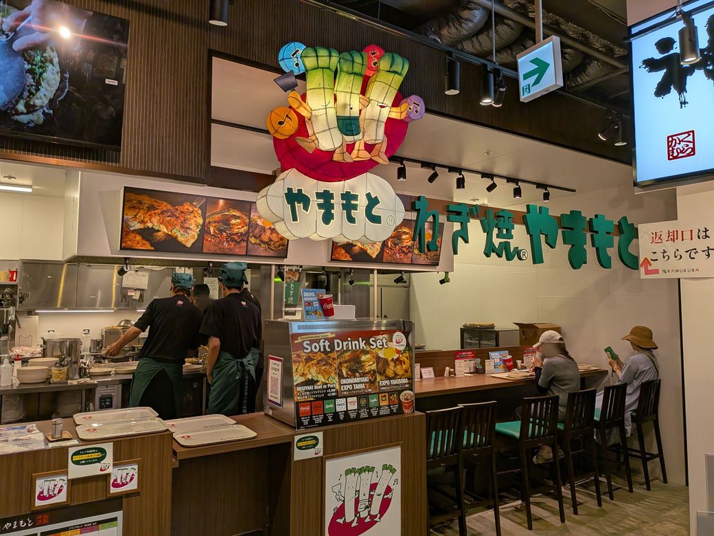画像 | 「座るだけで1人550円」…。物議を醸した大阪・関西万博の「立ち食い強制フードコート」。実際に利用して抱いた“正直な感想” 12 ...