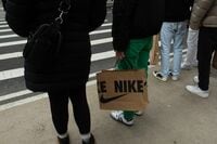 ｢30歳以下の幸福度｣が急降下している国の特徴 英語圏で目立つ幸福度低下､SNSの悪影響濃厚