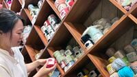 真夏でも広がる｢編み物の輪｣､自由な楽しみ方