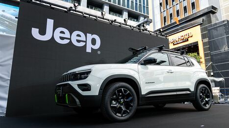 ジープ最小SUVシリーズのハイブリッドモデル｢アベンジャー4xeハイブリッド｣国内発売開始､BEVからHEVへ変わる潮流