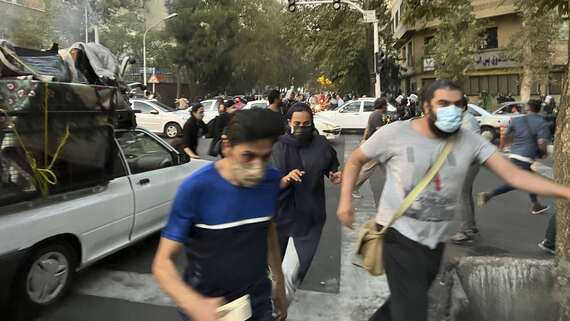 イラン、抗議デモ、警察