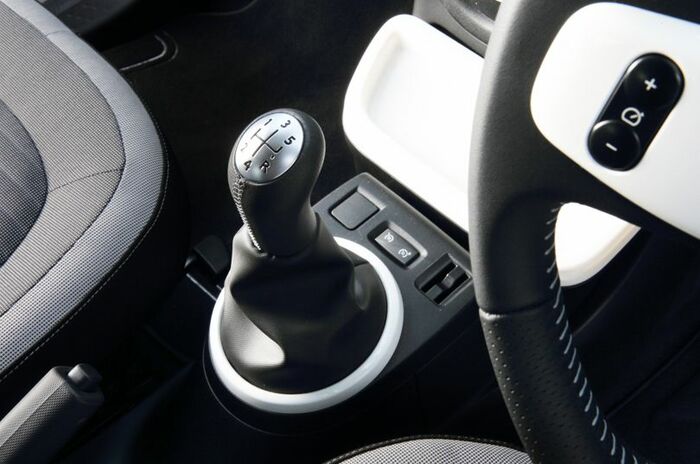 ルノー トゥインゴ ゼン MT｜Renault TWINGO ZEN MT