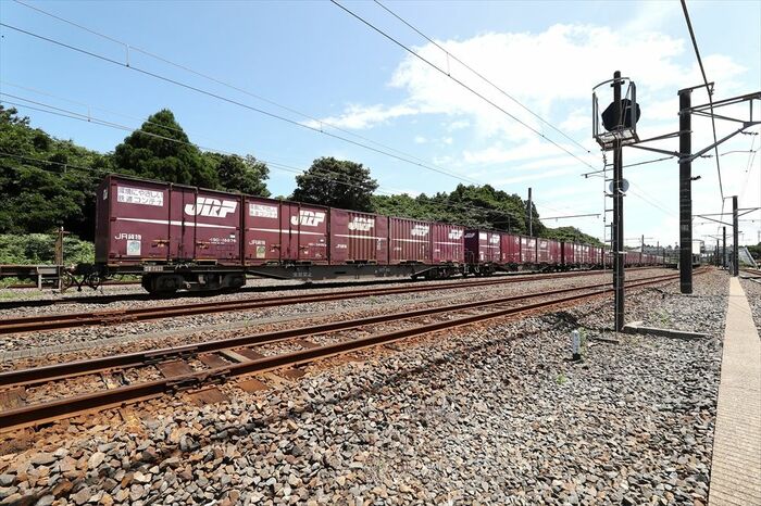 鹿島サッカースタジアム駅に着いた貨物列車